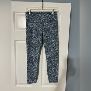Excellent used Athleta leggings - size medium